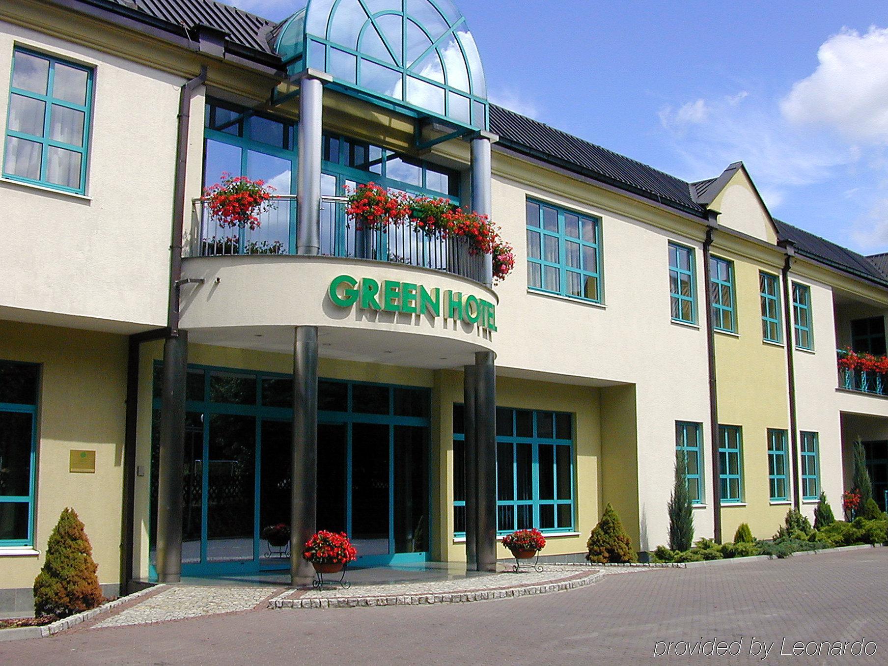 Green Hotel Komorniki  Buitenkant foto
