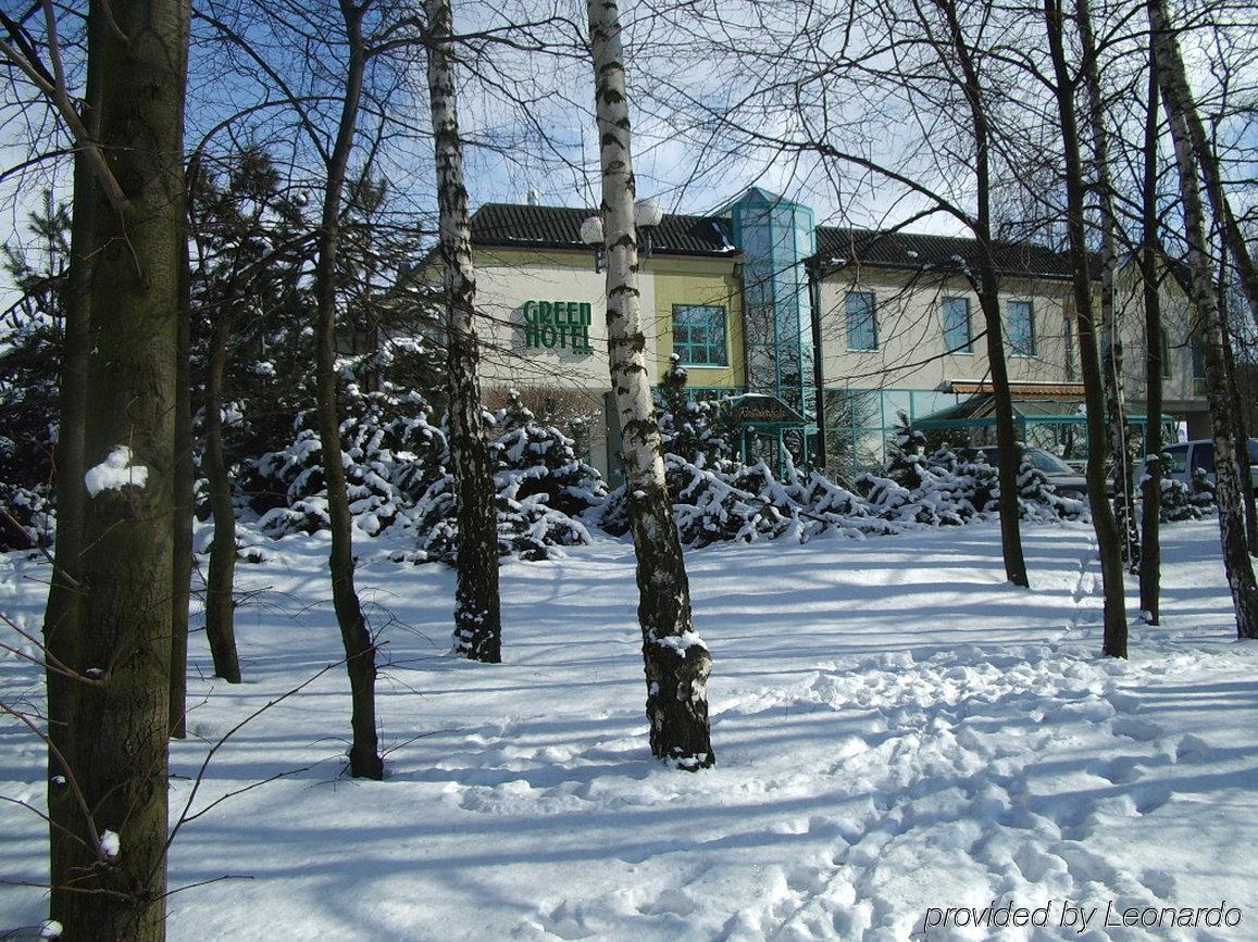 Green Hotel Komorniki  Buitenkant foto