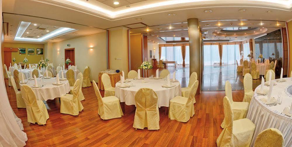 Green Hotel Komorniki  Interieur foto