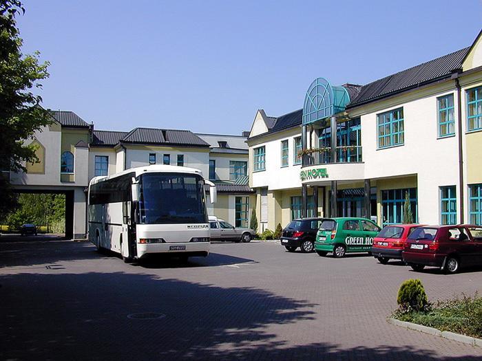 Green Hotel Komorniki  Buitenkant foto